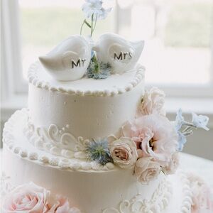 Ceramic Bird Wedding Cake topper Figurines - Beautiful Cream color